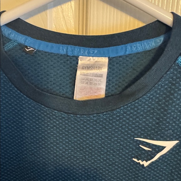 Men’s Gym Shark brand compression fit base layer. Size large. - Picture 3 of 4